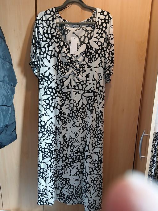 Buy & Sell North Ayrshire Glengarnock - North Ayrshire - Photos for Lovely black and white floral dress. size 20.