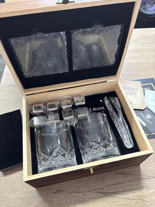 Buy & Sell Derbyshire Chesterfield - Photos for Royal Reserve whiskey glasses set
