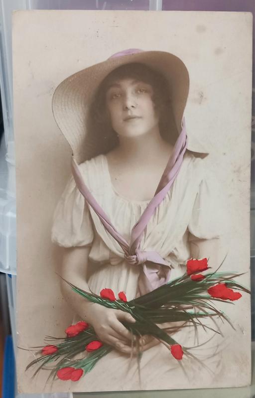 Buy & Sell Merseyside Saint Helens - Photos for 1915 Beautiful real photo lady postcard