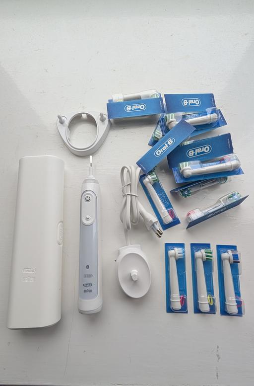 Buy & Sell Lincolnshire Lincoln - Photos for Oral-B Smart 6 Electric Toothbrush + heads