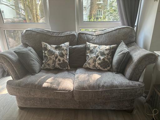 Buy & Sell Central London Clerkenwell - Central London - Photos for Beautiful grey 3 seater sofa