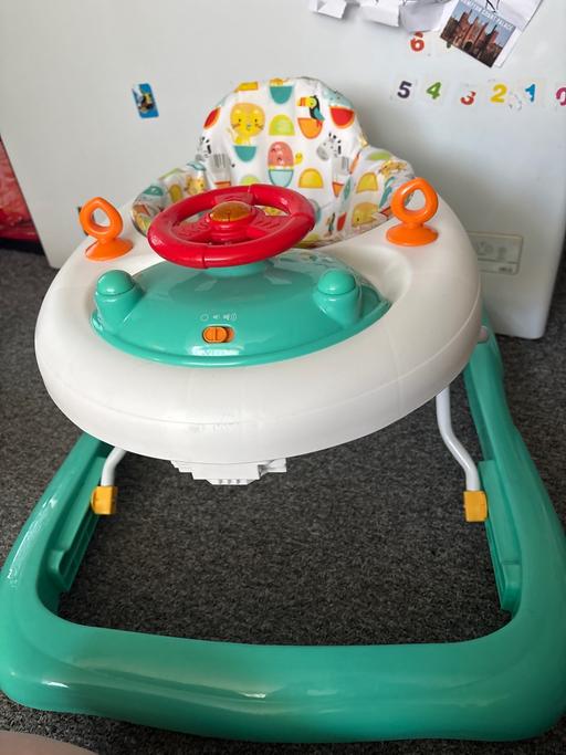 Buy & Sell Surrey Reigate and Banstead - Photos for Baby walker