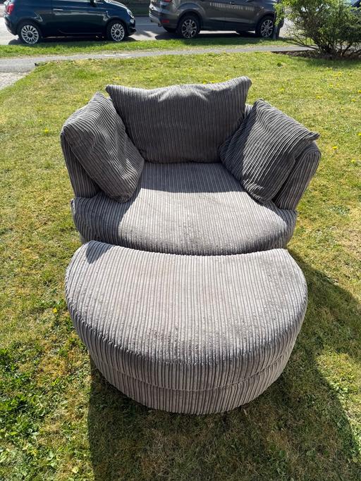 Buy & Sell Hertfordshire Hertsmere - Photos for Round sofa chair and footstool