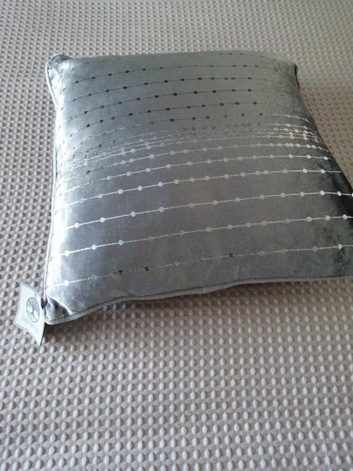 Buy & Sell West Midlands Wolverhampton - Photos for Cushion (Still in the range)