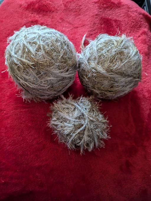 further learning Shropshire Telford and Wrekin - Photos for SPARE LOTS OF EYELASH WOOL