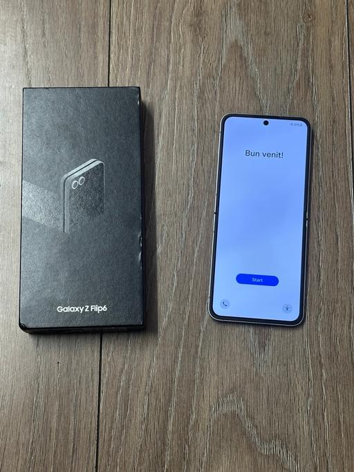 Buy & Sell West Midlands Dudley - Photos for Samsung Galaxy Z Flip6 - Unlocked 256GB Boxed