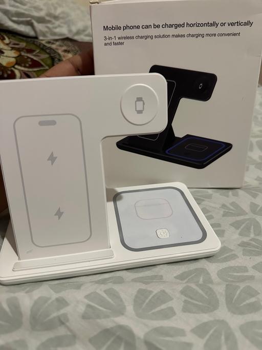 Buy & Sell East London Poplar - East London - Photos for 30w 3-in-wireless Fast Charging Stand
