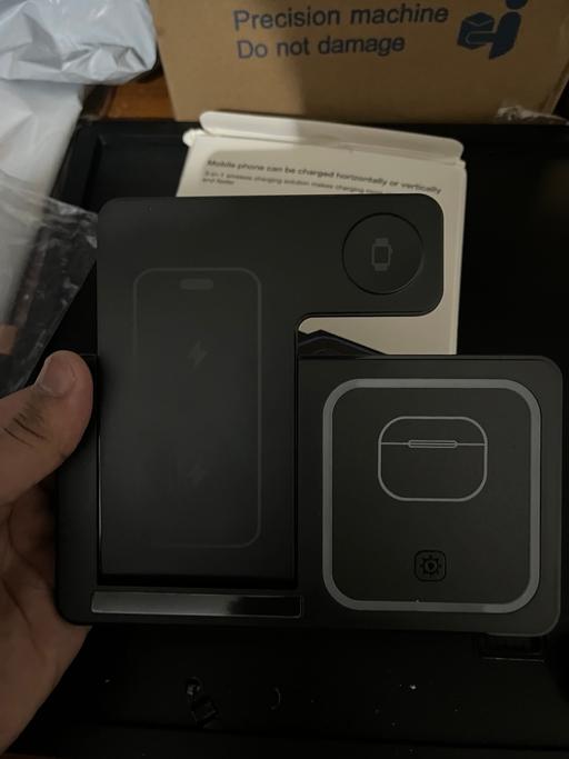 Buy & Sell East London Canary Wharf - East London - Photos for Wireless Charger 3 in one