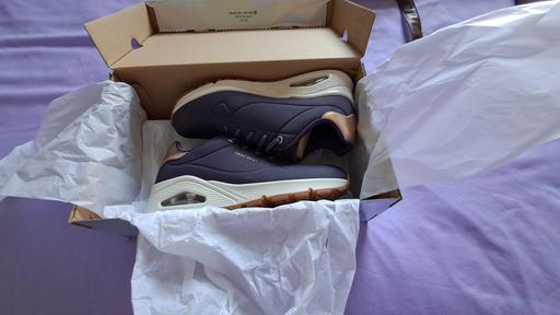 Buy & Sell South West London Sutton - Photos for Skechers size 4 purple and Gold
