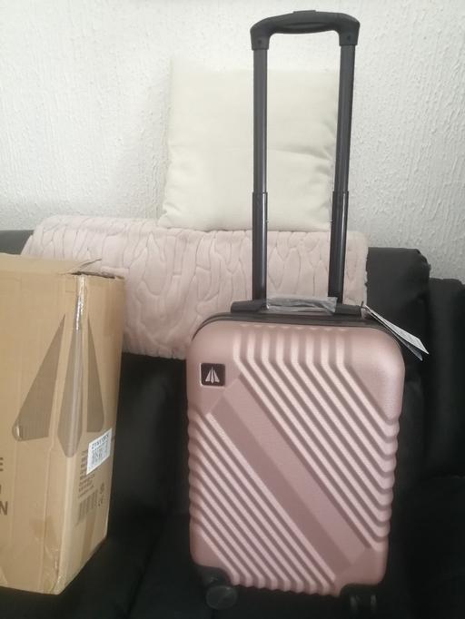 Buy & Sell West Midlands Wolverhampton - Photos for New rose gold hard cabin suitcase £20