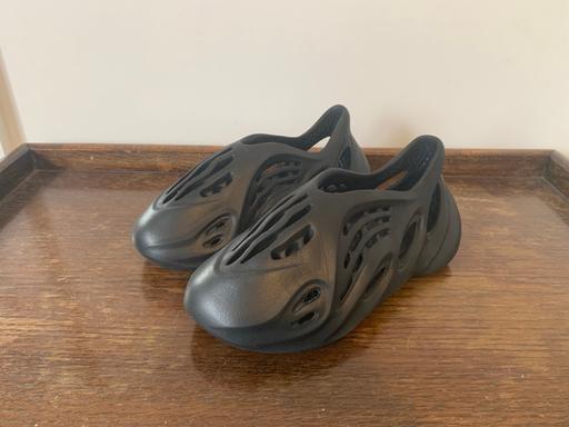 Buy & Sell Shropshire Telford and Wrekin - Photos for Yeezy Foam Runner Carbon Shoes Size 4 / 36