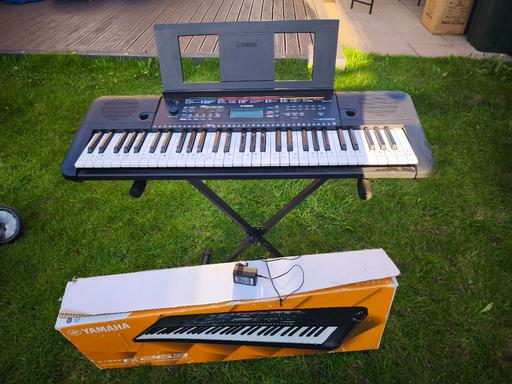 Buy & Sell West Midlands Sandwell - Photos for Yamaha PSR-E263 61 Key Portable Keyboard 4.8