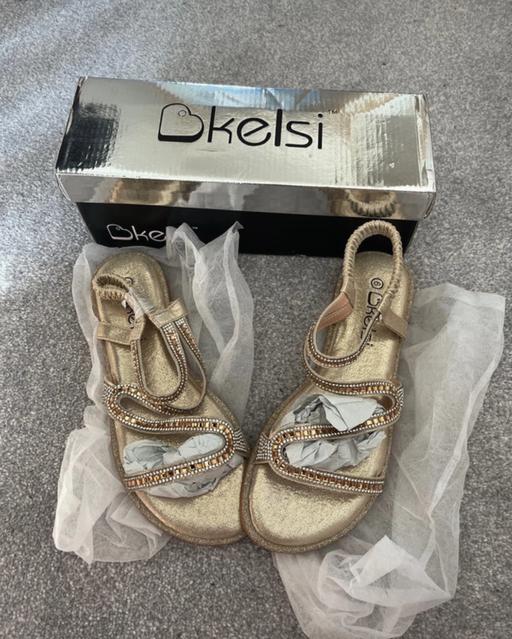 Buy & Sell Derbyshire North East Derbyshire - Photos for Kelsi sandals gold new