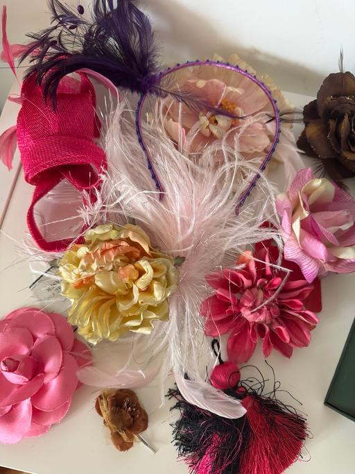 Buy & Sell North London De Beauvoir Town - North London - Photos for Box of flower pins for hats / dresses