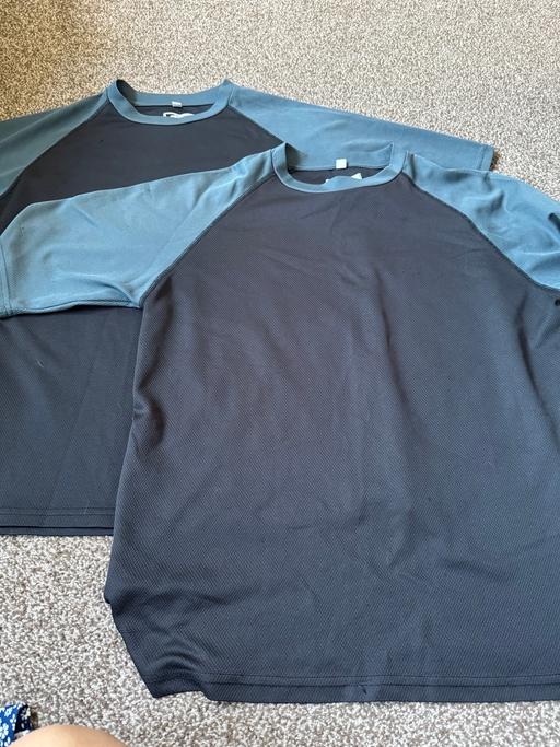 Buy & Sell South East London New Eltham - South East London - Photos for 2 gym tops S