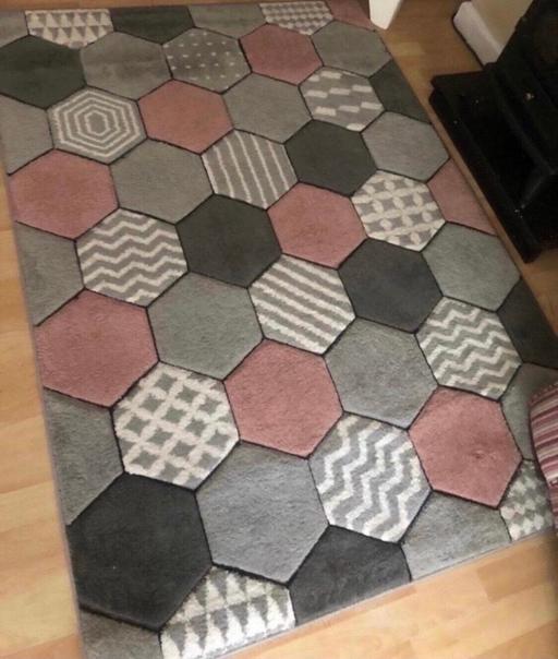 Buy & Sell West Midlands Wolverhampton - Photos for LARGE RUG size on pics