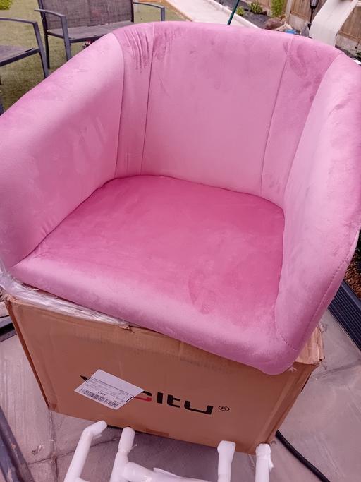 Buy & Sell West Midlands Sandwell - Photos for beautiful Pink velour chair