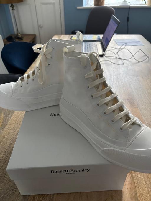 Buy & Sell Ceredigion - Wales Llangawsai - Ceredigion - Photos for Russell and Bromley canvas trainers, size 6