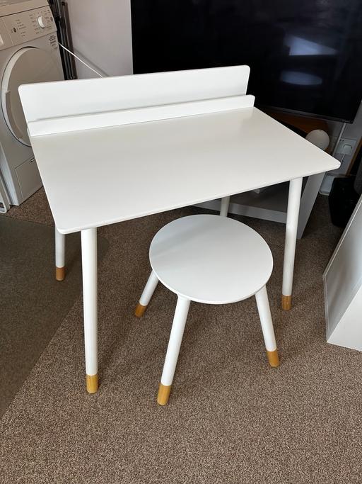 Buy & Sell South West London Sutton - Photos for White children’s desk and stool