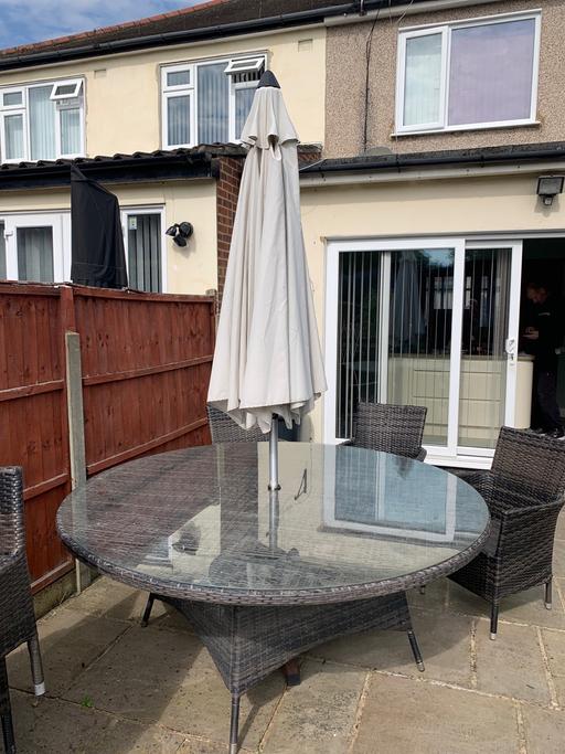 Buy & Sell East London Havering - Photos for Rattan table umbrella & 3 chairs