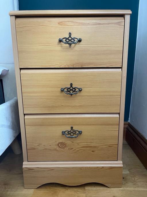 Buy & Sell Hertfordshire North Hertfordshire - Photos for 3-draw bedside table
