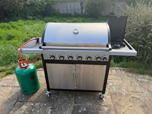 Buy & Sell Surrey Epsom and Ewell - Photos for Deluxe 6 Burner Gas BBQ + Gas Can