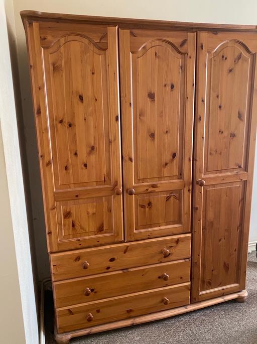 Buy & Sell Bedfordshire Luton - Photos for Triple wardrobe. 2 drawer. Solid