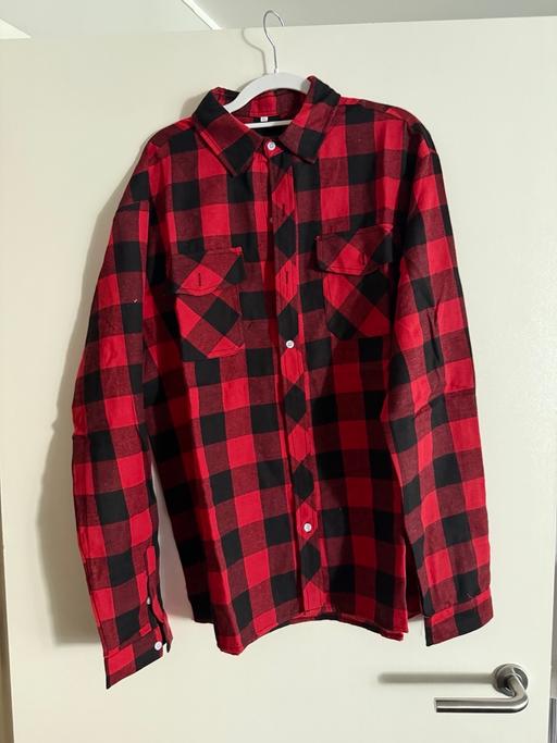 Buy & Sell North West London Camden - Photos for Red and black shirt