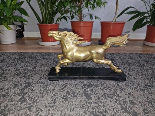 Buy & Sell Warrington Warrington Town Centre - Warrington - Photos for SCULPTURE, Galloping horse, brass.