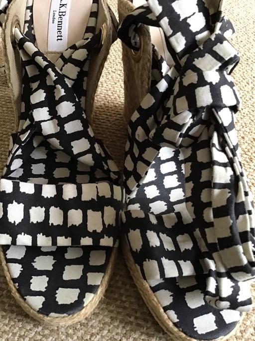 Buy & Sell Derbyshire Chesterfield - Photos for LK Bennett New black &cream wedge sandals S6