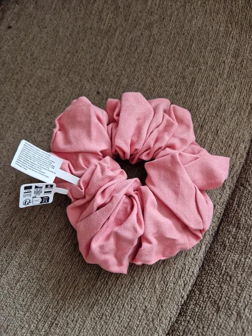 Buy & Sell Kent Thanet - Photos for bn large pink scrunchie