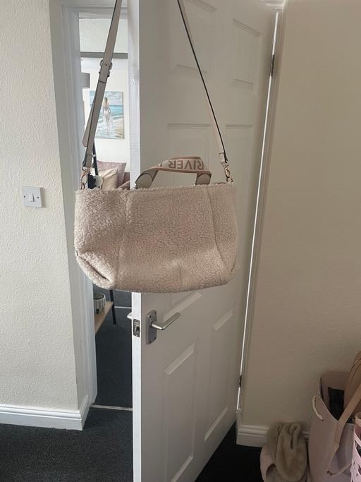 Buy & Sell Sheldon Birmingham - Photos for River island bag