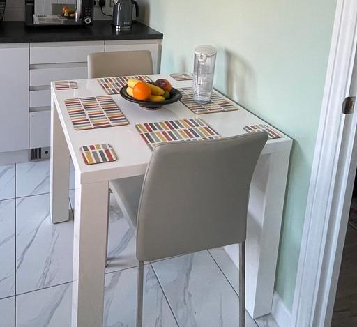 Buy & Sell Bedfordshire Central Bedfordshire - Photos for Dining table and 2 chairs