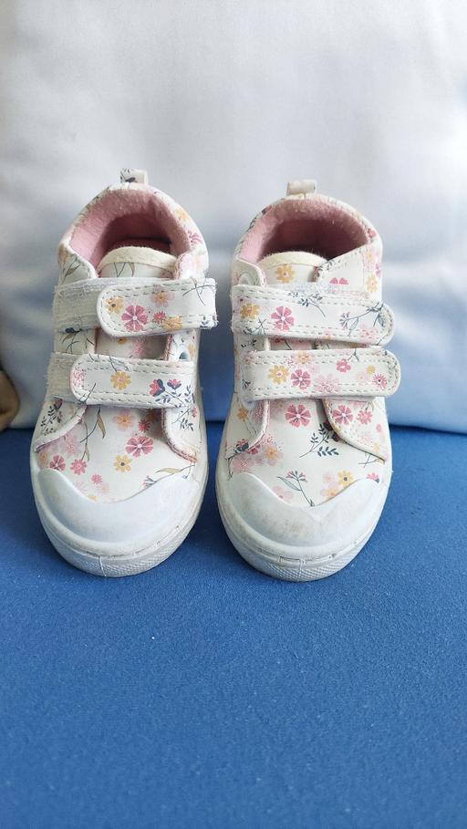 Buy & Sell South East London Woodside - Croydon - Photos for Floral Trainers