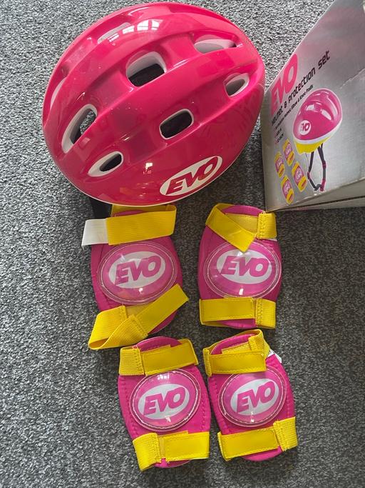 Buy & Sell West Midlands Wolverhampton - Photos for Girls Cycle Helmet and Protection Set Medium