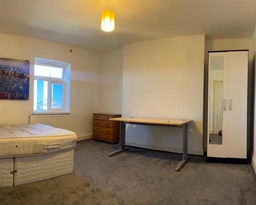 Residential Property West Midlands Birmingham - Photos for Spacious quiet Double room,available now!