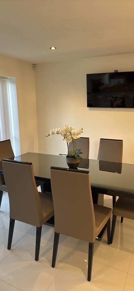 Buy & Sell North London Enfield - Photos for Dining table and 6 chairs from Furniture V