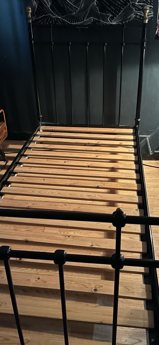 Buy & Sell South East London Riddlesdown - South East London - Photos for Black metal single bed frame traditional