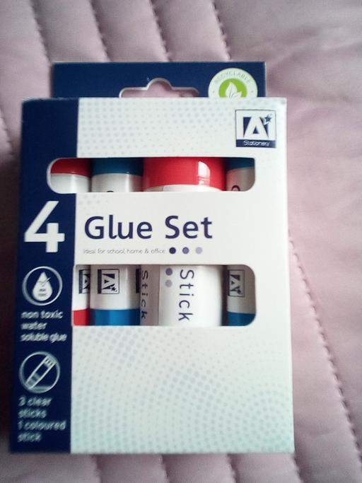 Classes Lincolnshire East Lindsey - Photos for brand new pack of 4 Glue set