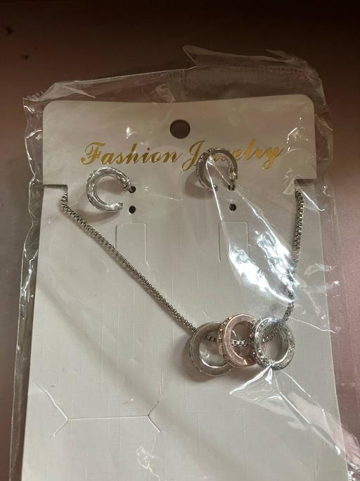 Buy & Sell East London South Hackney - East London - Photos for Silver Plated Crystal Necklace and Earrings