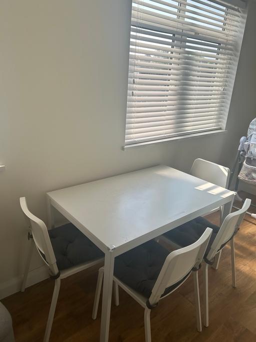 Buy & Sell East London Cubitt Town - East London - Photos for Dining table and chairs