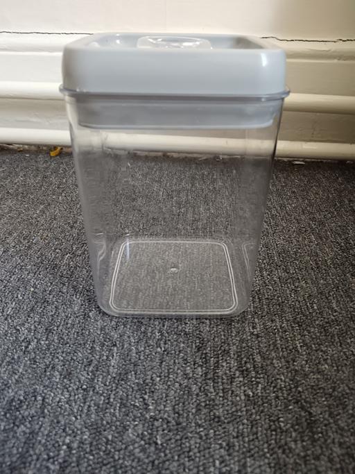 Buy & Sell Gloucestershire Gloucester - Photos for large clear clip & lock suction storage box