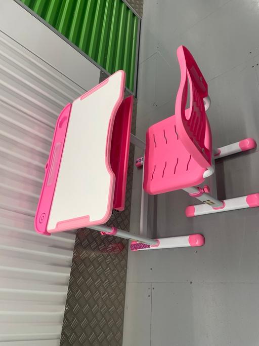Buy & Sell East London Highams Park - East London - Photos for Pink Child’s Desk & Table