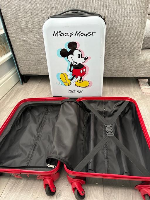 Buy & Sell East London Wapping - East London - Photos for Minnie and mickey suitcase