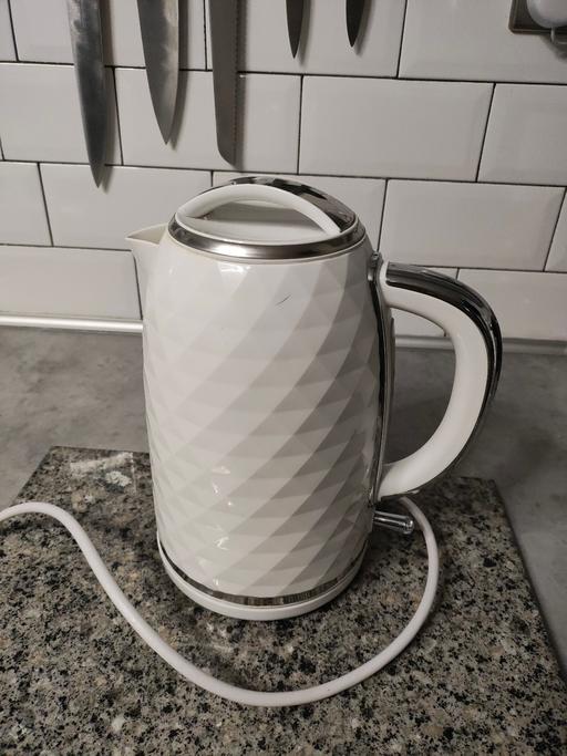 Buy & Sell South Yorkshire Rotherham - Photos for White & silver cordless kettle