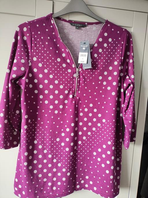 Buy & Sell Scholes Rotherham - Photos for New top with tags size 14