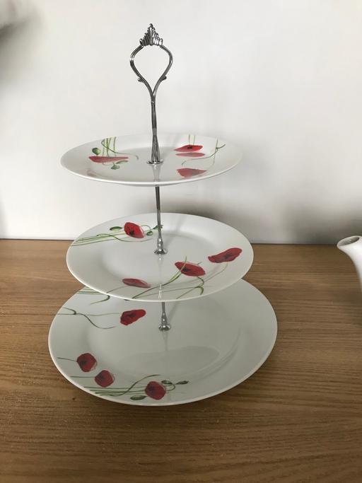 Buy & Sell Buckinghamshire Dorney - Buckinghamshire - Photos for Tea pot and cake stand