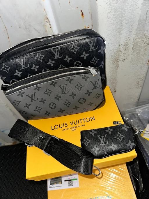 Buy & Sell East London Westferry - East London - Photos for LV Trio Messenger Bag