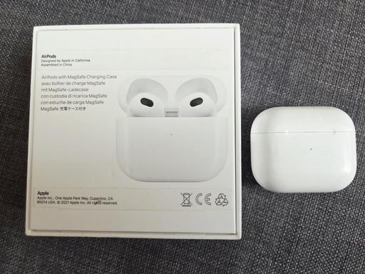 Buy & Sell East London Forest Gate - East London - Photos for Apple Airpods with Lightning Charge (3rd Gene