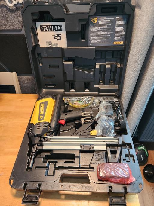 Buy & Sell Barking and Dagenham Rush Green - Barking and Dagenham - Photos for DeWalt C5 TrackIt Cordless Concrete Nailer